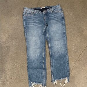 Zara Light Blue Cropped Jeans with Frayed Hem